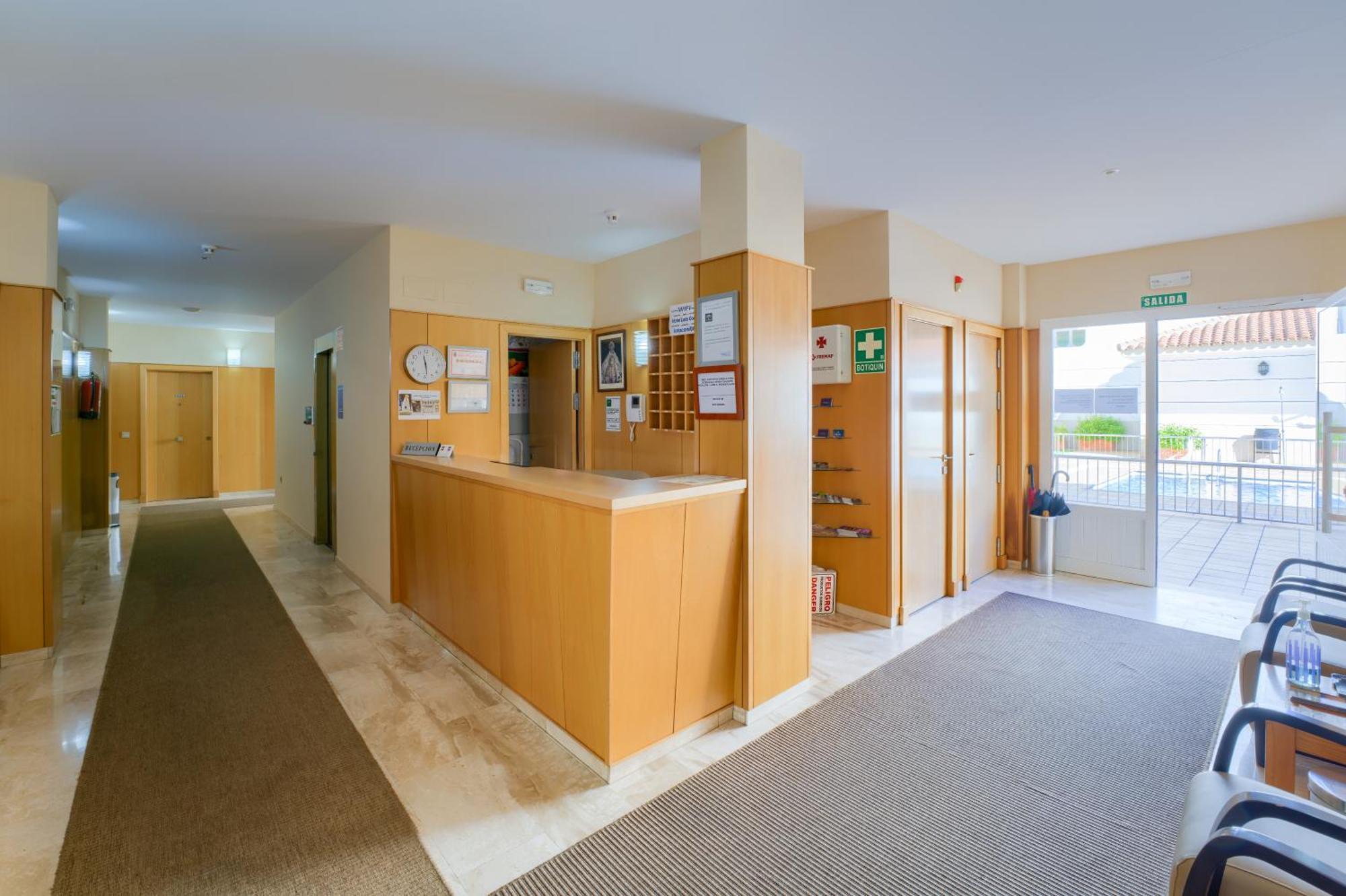 Hotel Apartamentos Loto Conil Коніль-де-ла-Фронтера Екстер'єр фото
