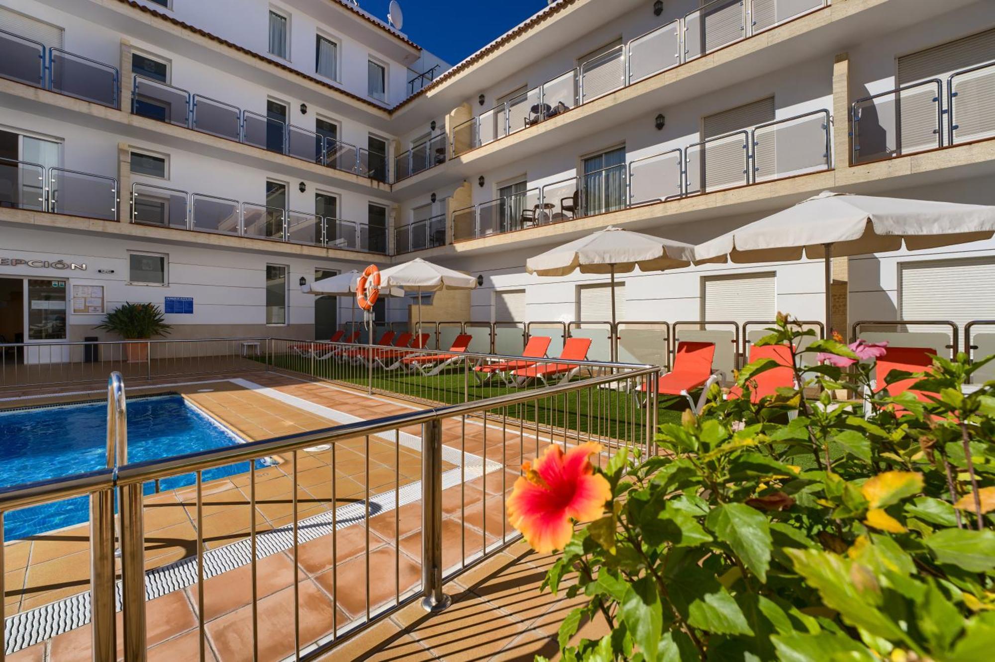 Hotel Apartamentos Loto Conil Коніль-де-ла-Фронтера Екстер'єр фото
