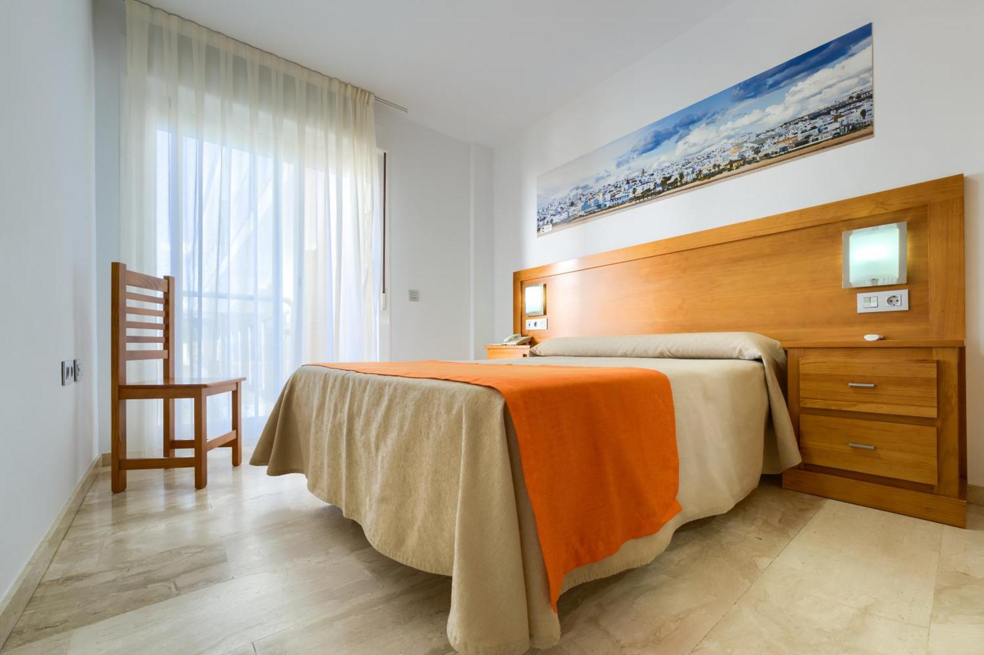 Hotel Apartamentos Loto Conil Коніль-де-ла-Фронтера Екстер'єр фото