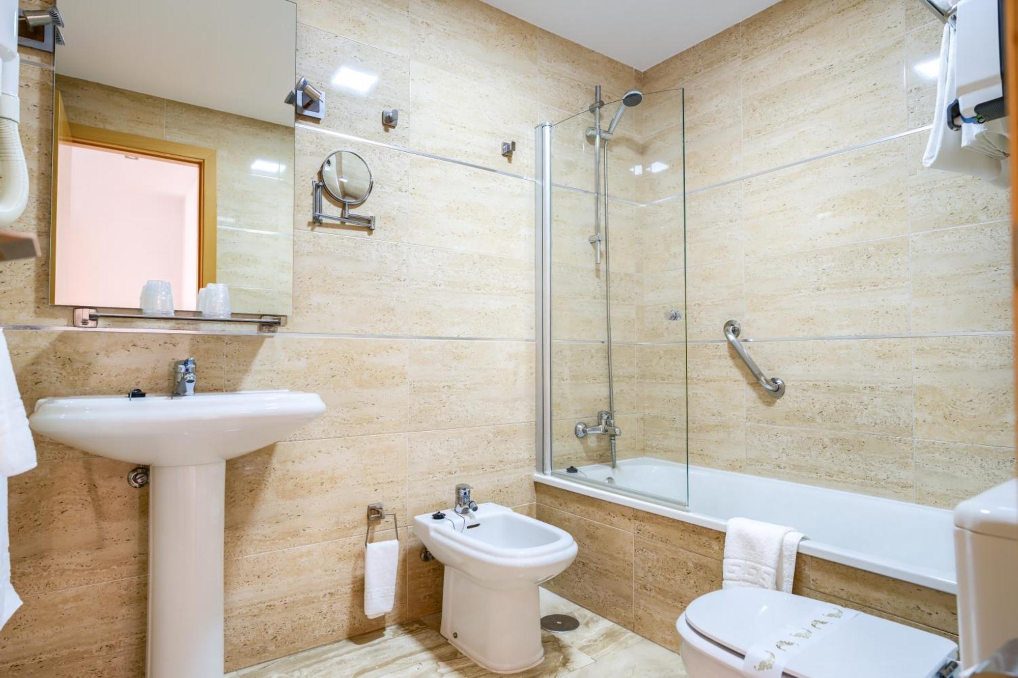 Hotel Apartamentos Loto Conil Коніль-де-ла-Фронтера Екстер'єр фото