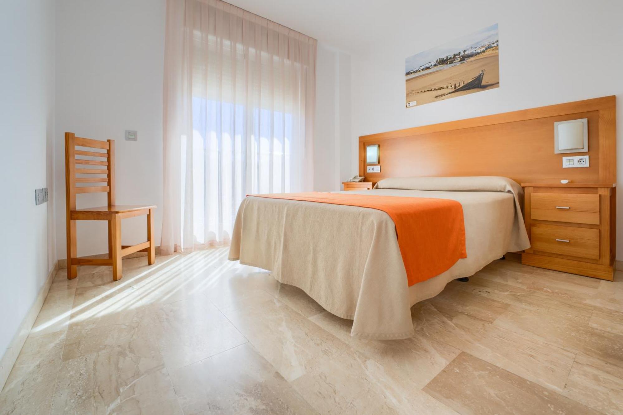 Hotel Apartamentos Loto Conil Коніль-де-ла-Фронтера Екстер'єр фото