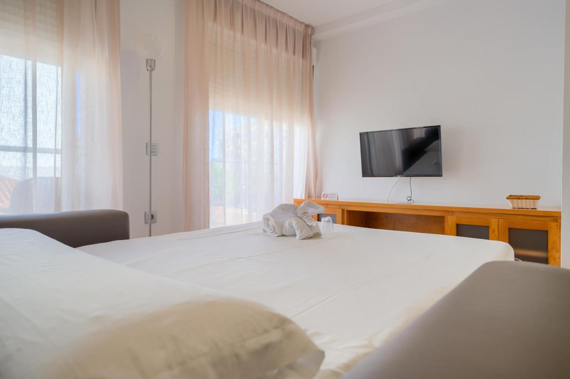 Hotel Apartamentos Loto Conil Коніль-де-ла-Фронтера Екстер'єр фото