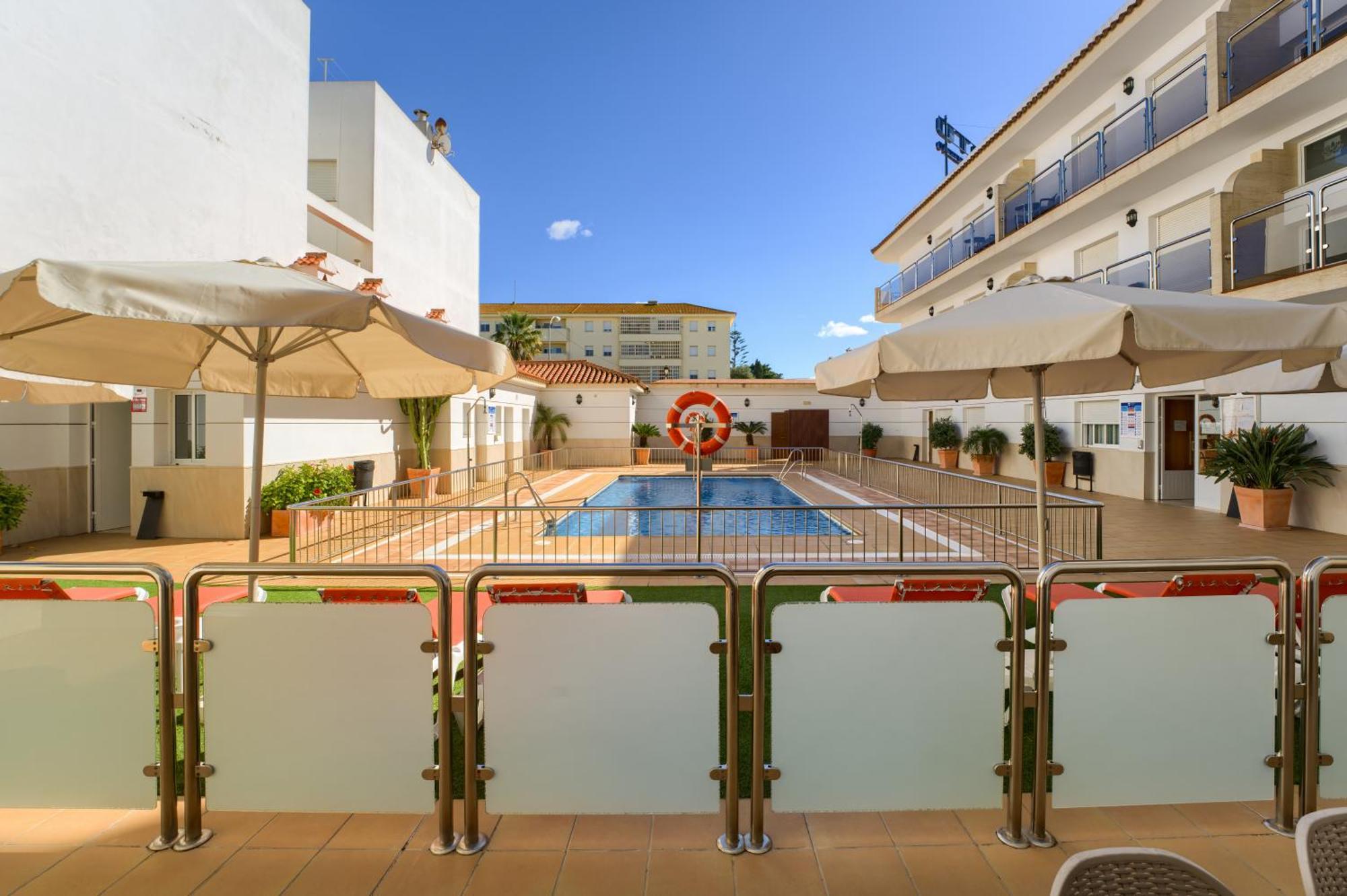 Hotel Apartamentos Loto Conil Коніль-де-ла-Фронтера Екстер'єр фото