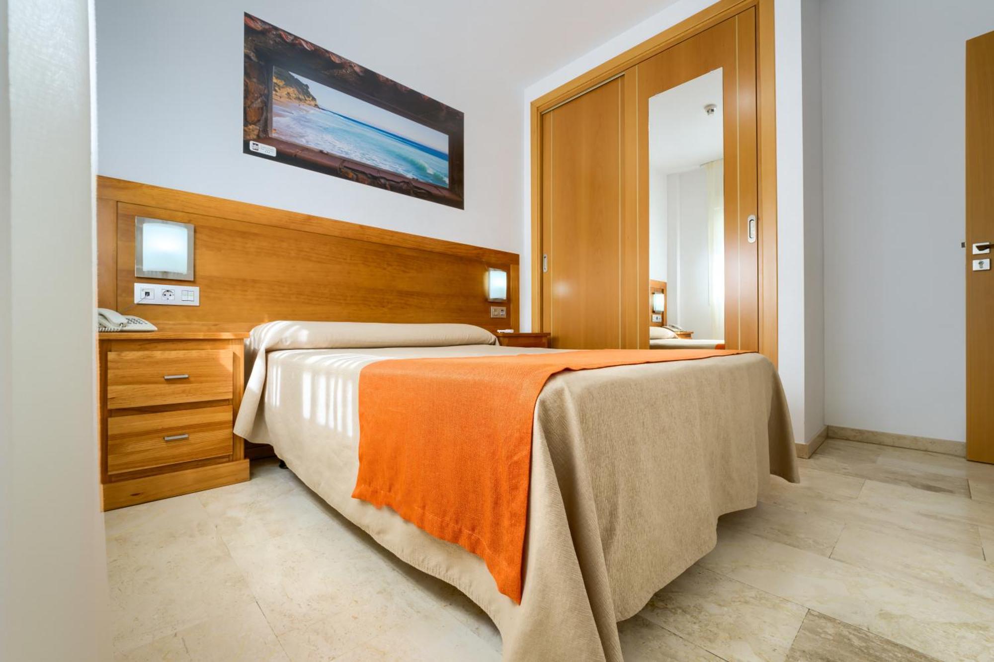 Hotel Apartamentos Loto Conil Коніль-де-ла-Фронтера Екстер'єр фото