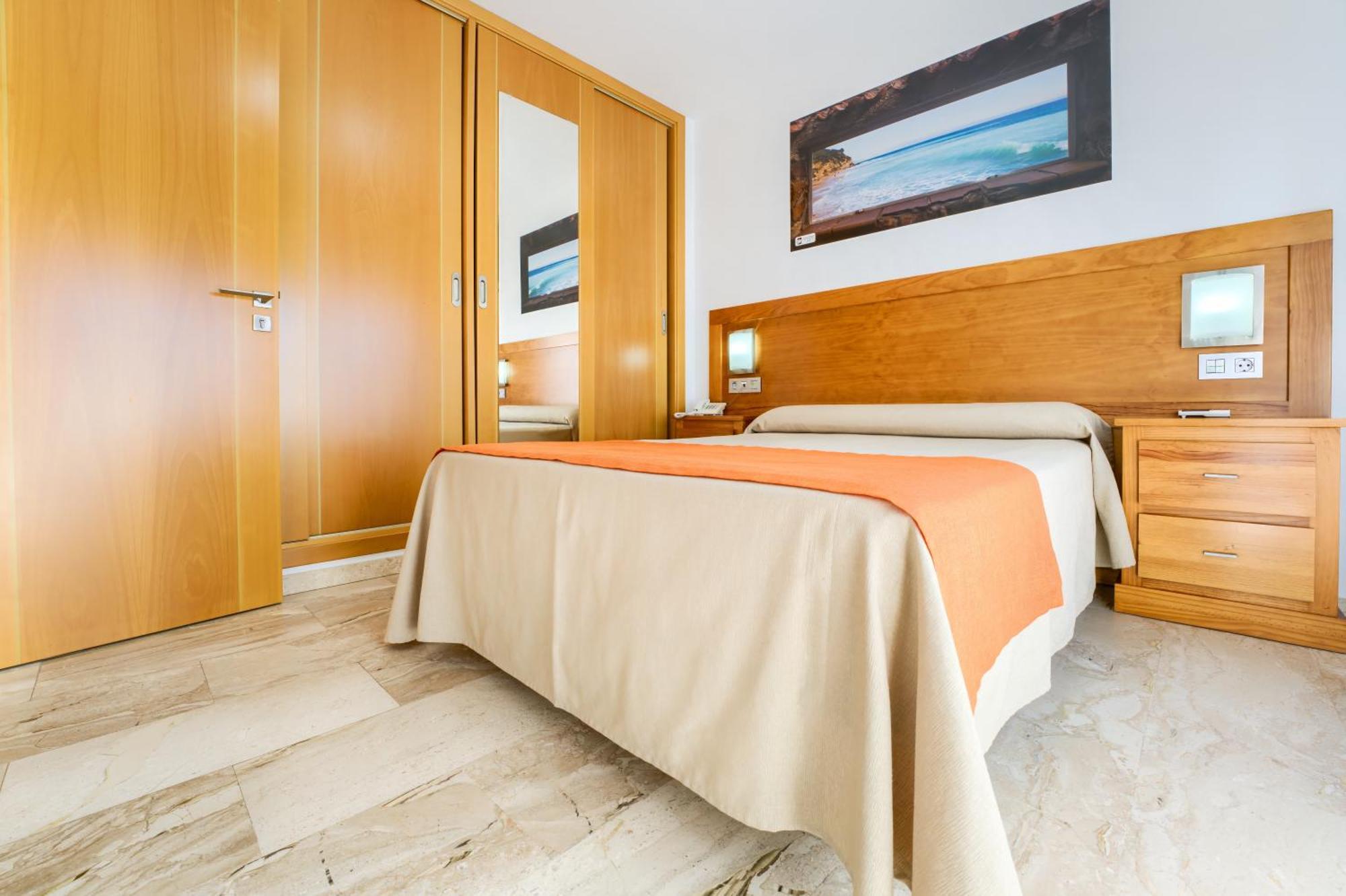 Hotel Apartamentos Loto Conil Коніль-де-ла-Фронтера Екстер'єр фото