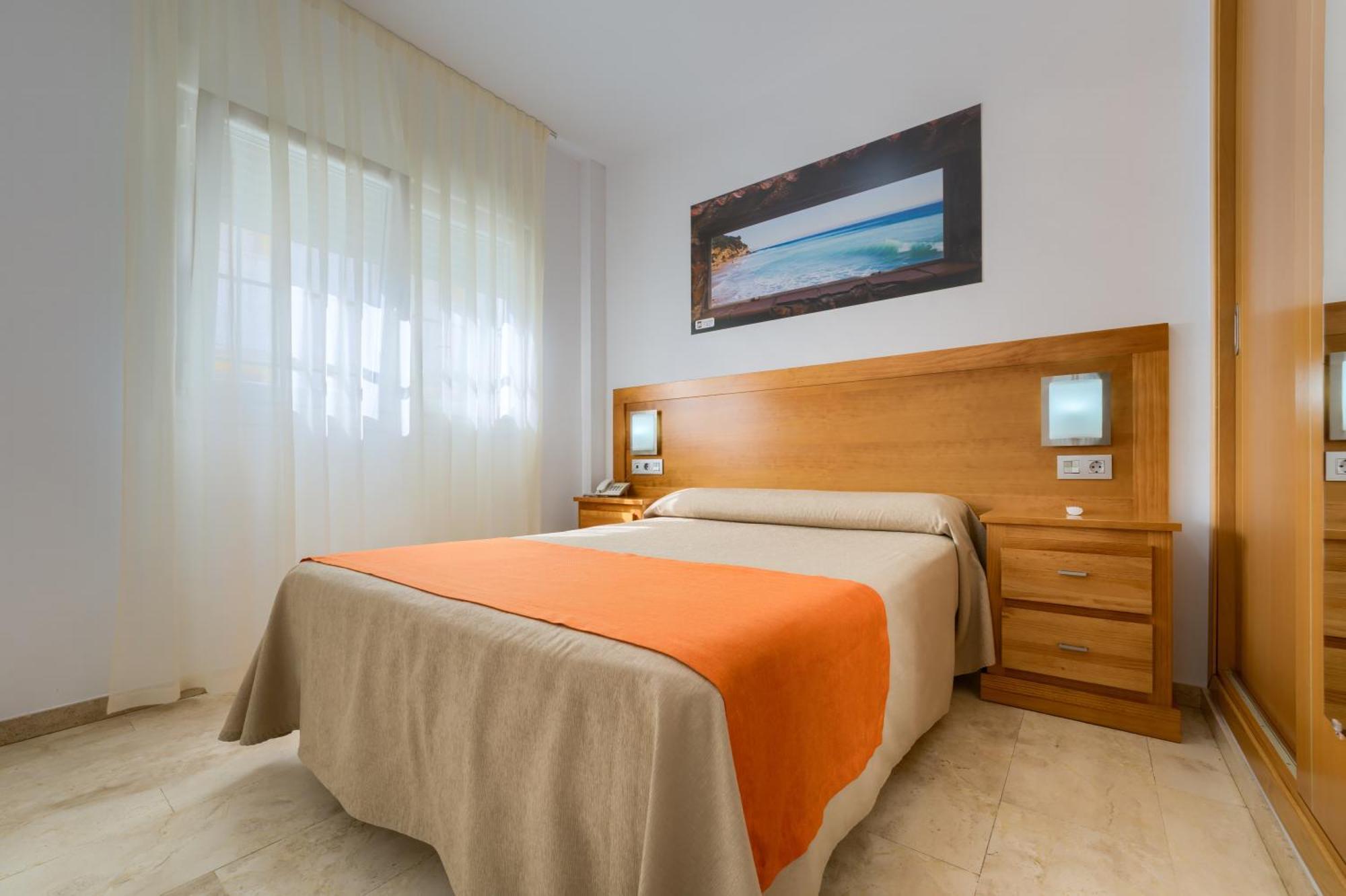 Hotel Apartamentos Loto Conil Коніль-де-ла-Фронтера Екстер'єр фото