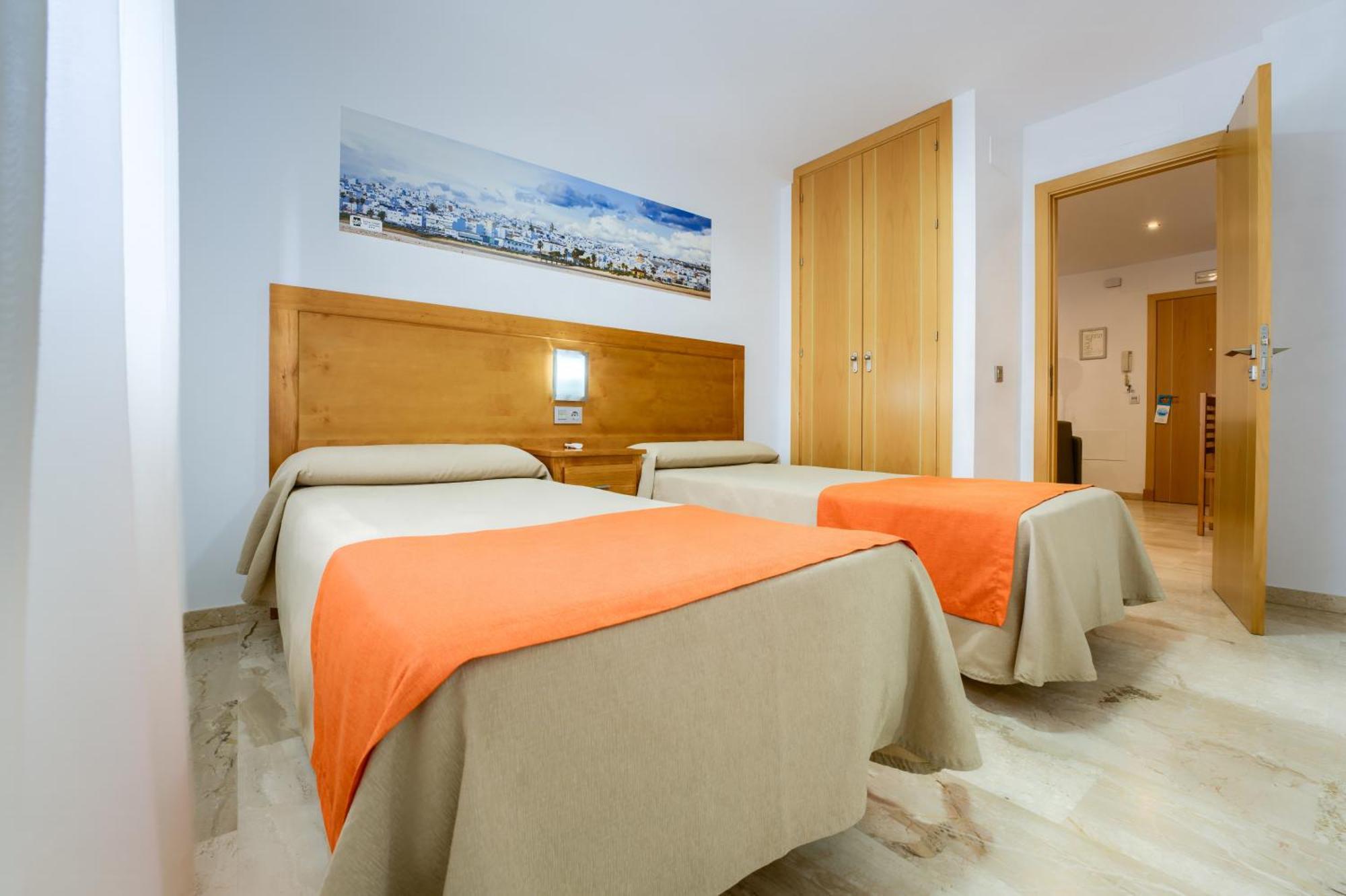 Hotel Apartamentos Loto Conil Коніль-де-ла-Фронтера Екстер'єр фото