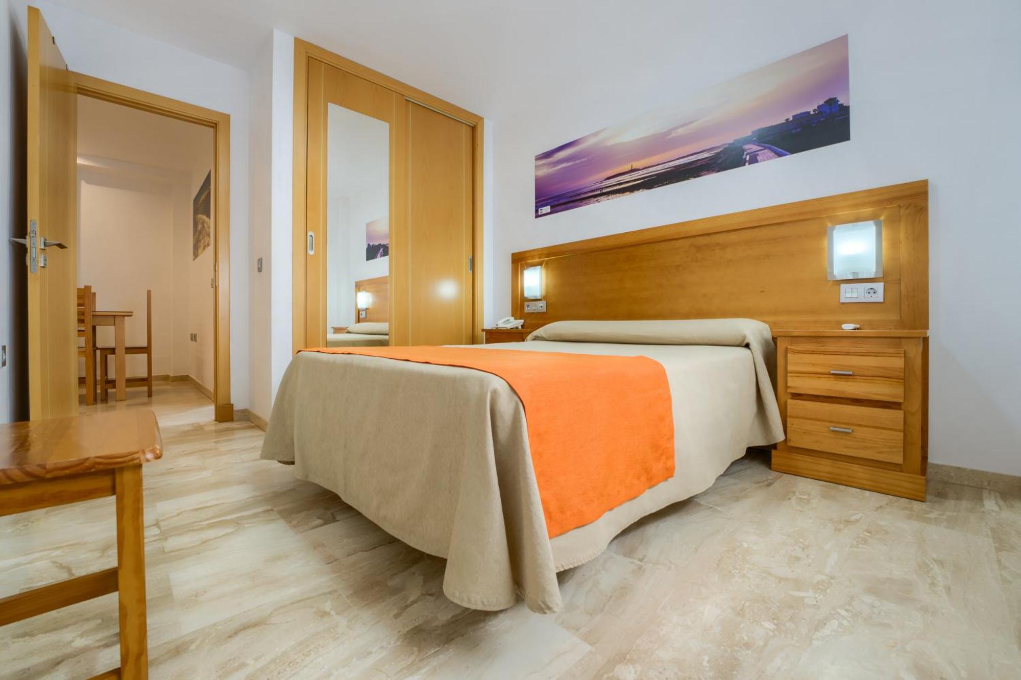 Hotel Apartamentos Loto Conil Коніль-де-ла-Фронтера Екстер'єр фото
