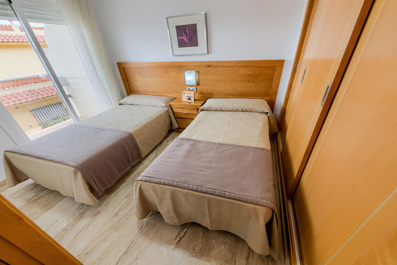 Hotel Apartamentos Loto Conil Коніль-де-ла-Фронтера Екстер'єр фото