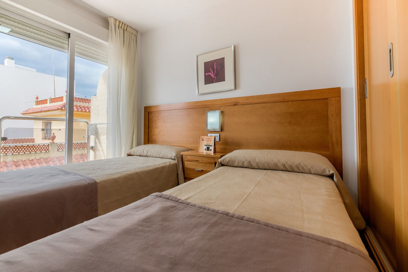 Hotel Apartamentos Loto Conil Коніль-де-ла-Фронтера Екстер'єр фото