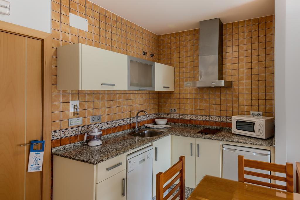 Hotel Apartamentos Loto Conil Коніль-де-ла-Фронтера Екстер'єр фото