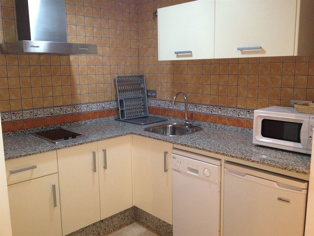 Hotel Apartamentos Loto Conil Коніль-де-ла-Фронтера Екстер'єр фото