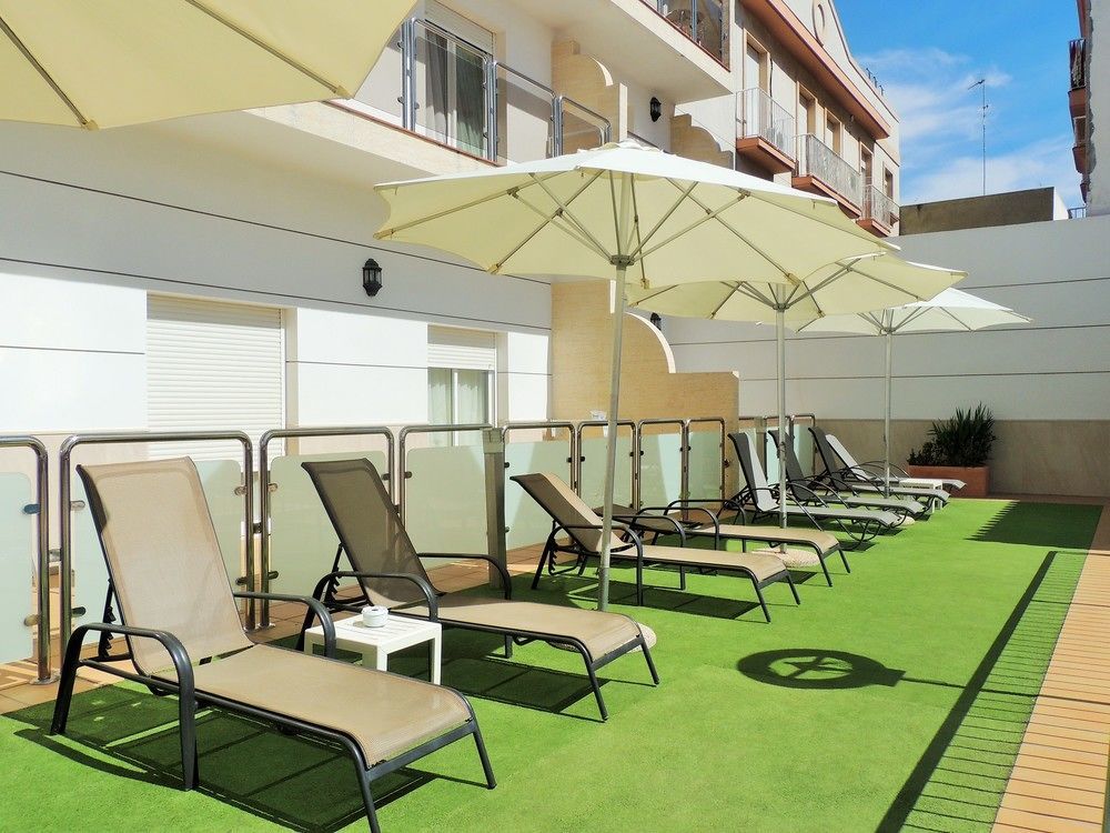 Hotel Apartamentos Loto Conil Коніль-де-ла-Фронтера Екстер'єр фото
