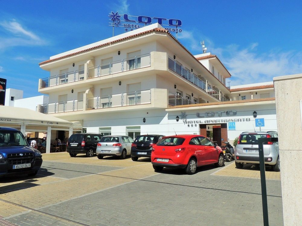 Hotel Apartamentos Loto Conil Коніль-де-ла-Фронтера Екстер'єр фото